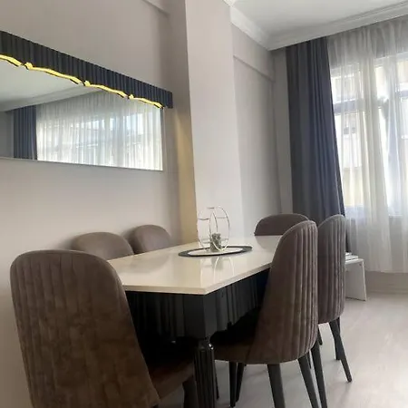 Apartamento Ortakoy Sahilde Otoparkli 3+1 Ferah Genis Daire Estambul