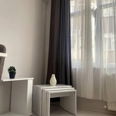Ortakoy Sahilde Otoparkli 3+1 Ferah Genis Daire Apartamento