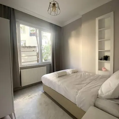 Ortakoy Sahilde Otoparkli 3+1 Ferah Genis Daire * Estambul