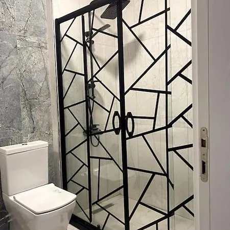Ortakoy Sahilde Otoparkli 3+1 Ferah Genis Daire Apartamento Estambul