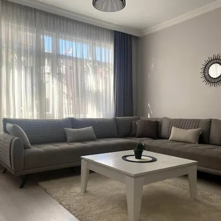 Ortakoy Sahilde Otoparkli 3+1 Ferah Genis Daire Apartamento