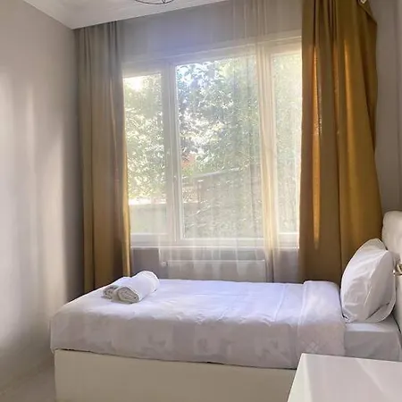 Ortakoy Sahilde Otoparkli 3+1 Ferah Genis Daire Apartamento *