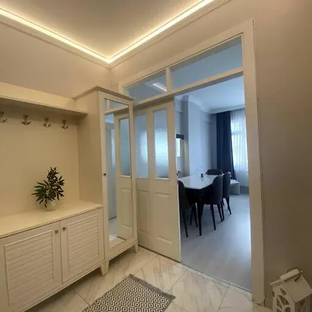 Ortakoy Sahilde Otoparkli 3+1 Ferah Genis Daire * イスタンブール