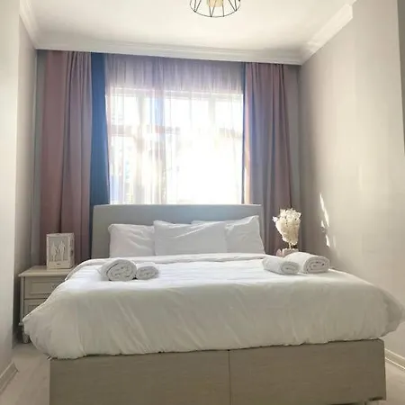 Ortakoy Sahilde Otoparkli 3+1 Ferah Genis Daire Apartamento