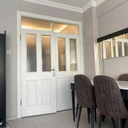 Ortakoy Sahilde Otoparkli 3+1 Ferah Genis Daire Apartamento *