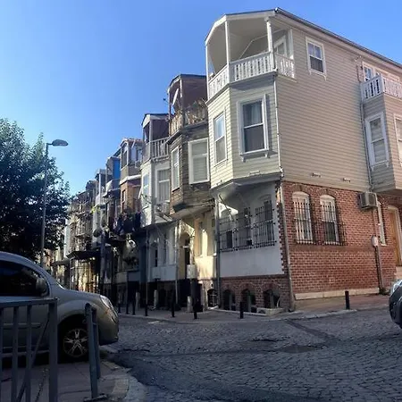 Ortakoy Sahilde Otoparkli 3+1 Ferah Genis Daire Apartamento Estambul